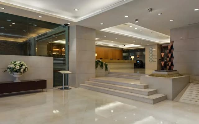 Lakeshore Hotel Metropolis
