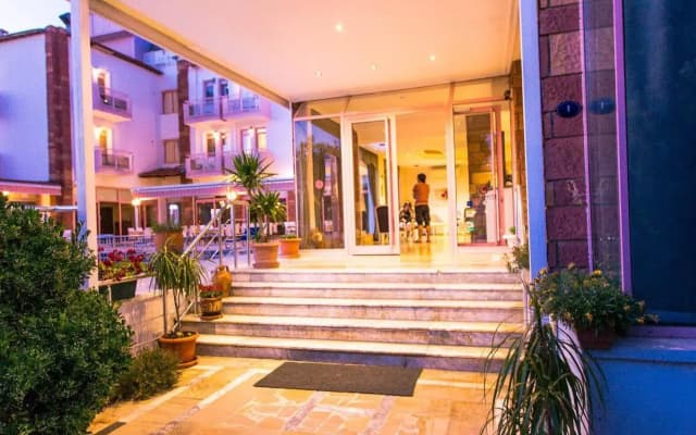Hanedan Beach Hotel