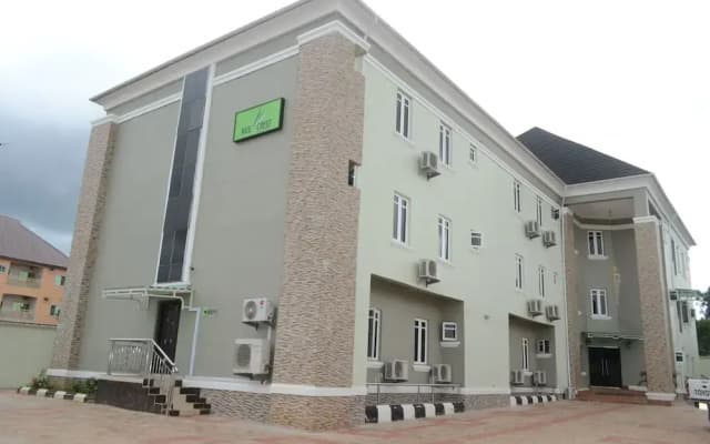 Nue-Crest Hotels And Suites
