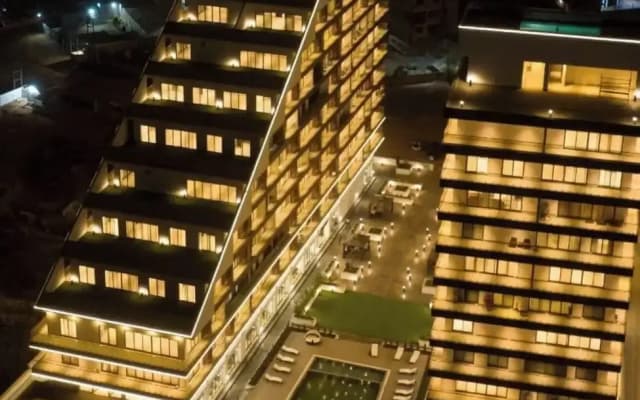 Peravi Suites at the Signature