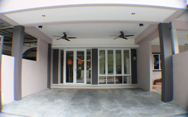Bercham Vacation House