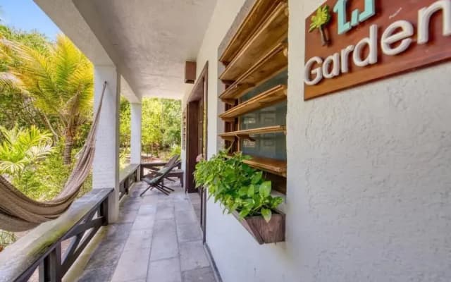 Camp Bay Lodge