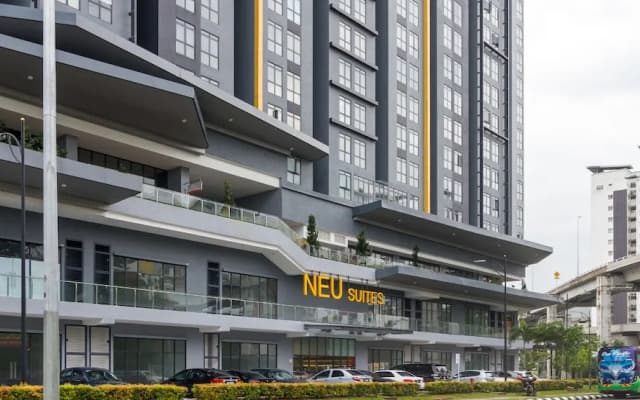 Neu Suites Residence, Embassy Row