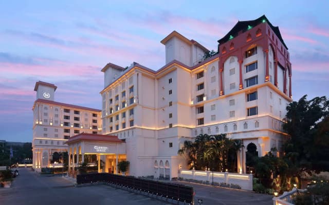 Sheraton Grand Pune Bund Garden Hotel