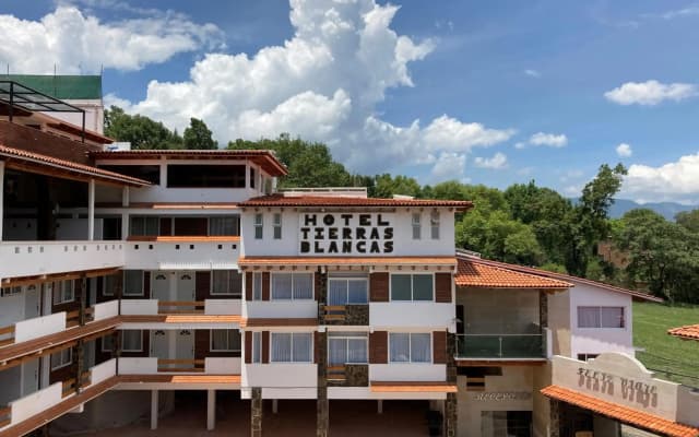 Hotel Tierras Blancas