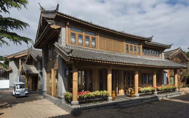 LUX Tea Horse Road Lijiang