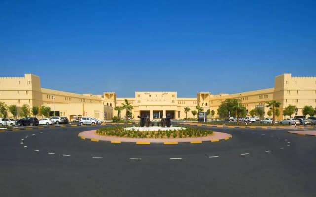 Курортный отель Sofitel Al Hamra Beach Resort