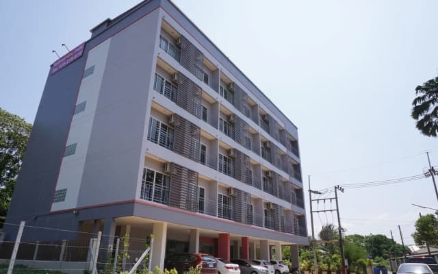 Chompu Nakarin Apartment