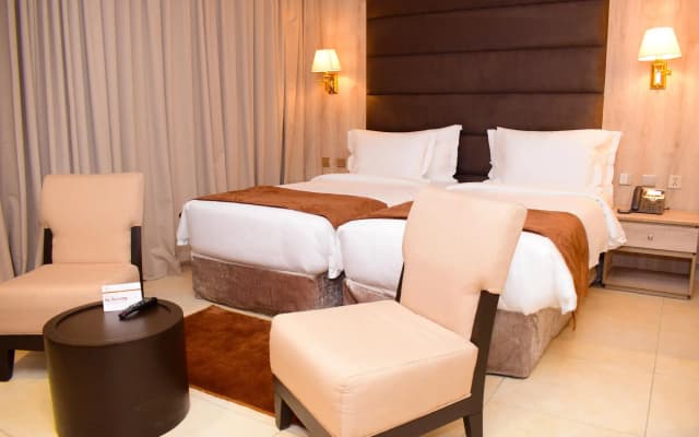 Monty Suites & Golf