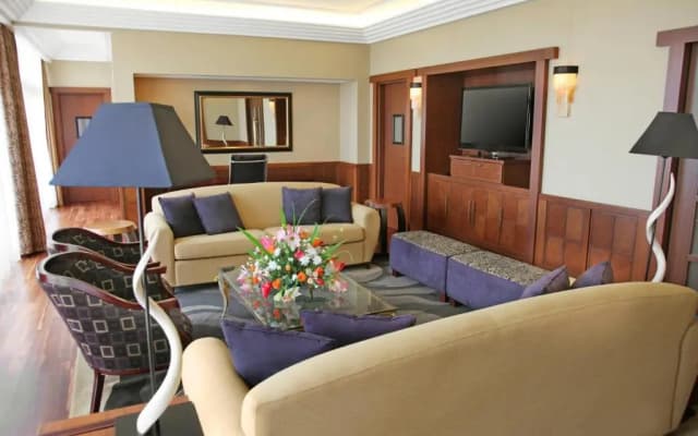 Отель Sheraton Kampala