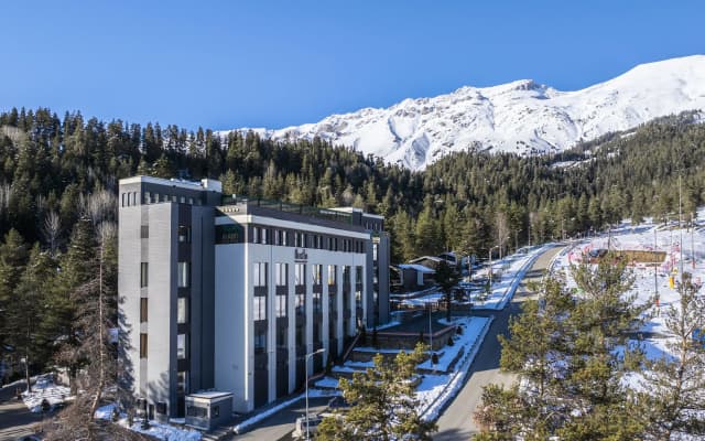 Отель Mairi Park Hotel