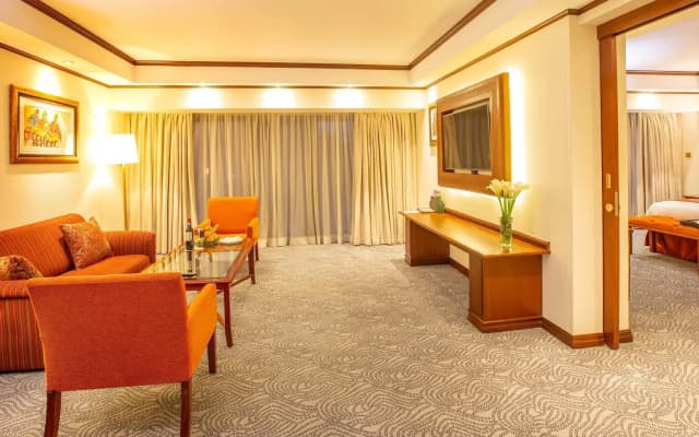 Отель Kampala Serena
