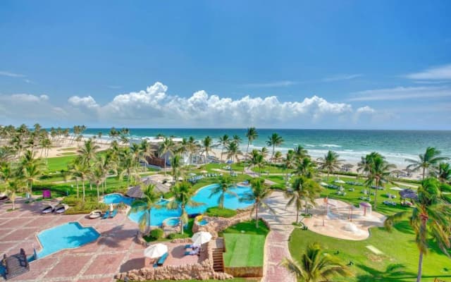 Курортный Отель Crowne Plaza  Salalah by IHG