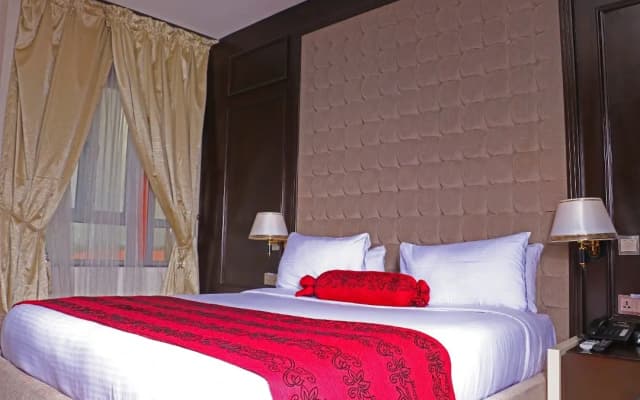 Отель Best Western Plus By Bayse LTD